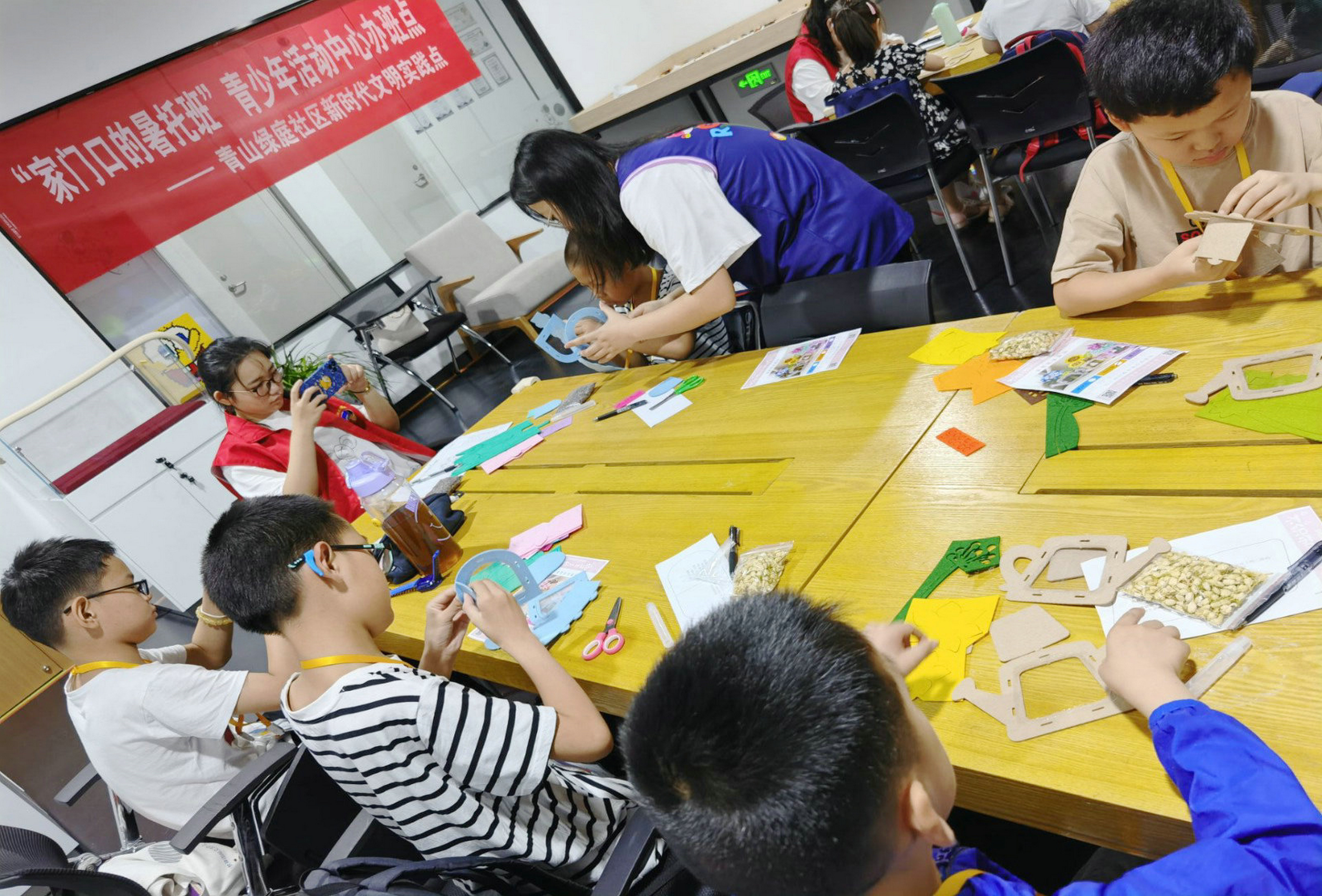 悦悦姐姐走进“家门口的暑托班”（2021）.jpg