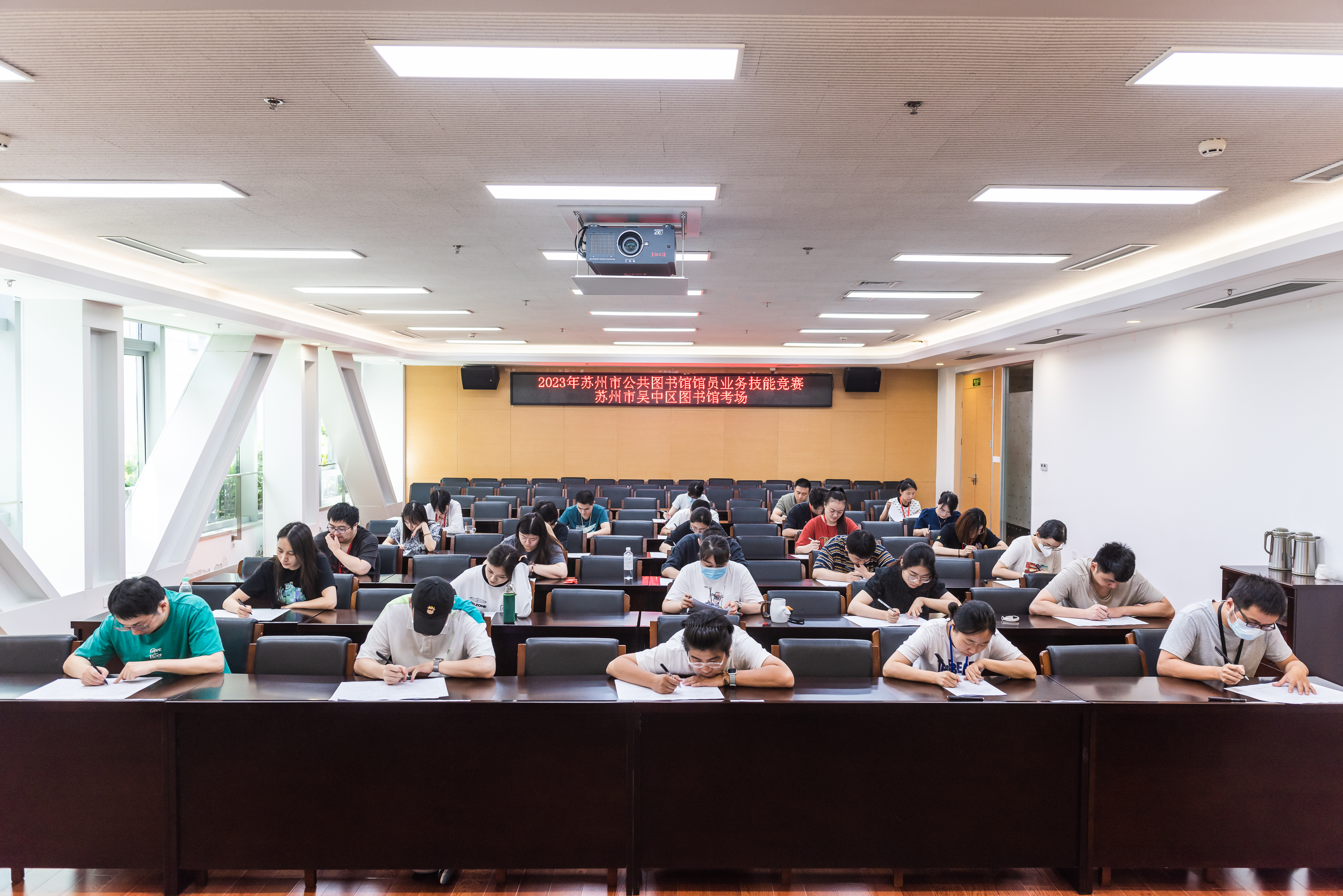 吴中区图书馆考场.jpg 吴中区图书馆考场.jpg